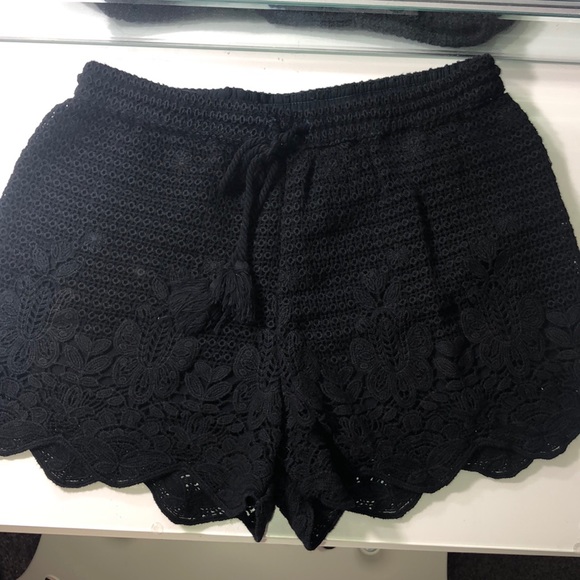 Abercrombie & Fitch Pants - Black laced shorts